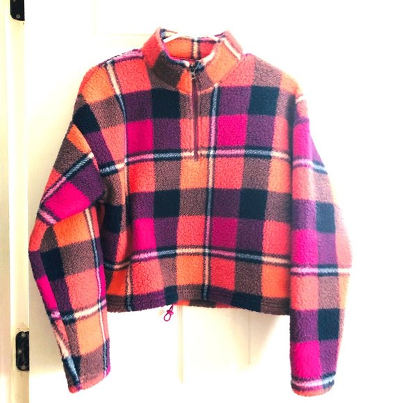 Cropped Plaid Sherpa - Picture 3 of 7